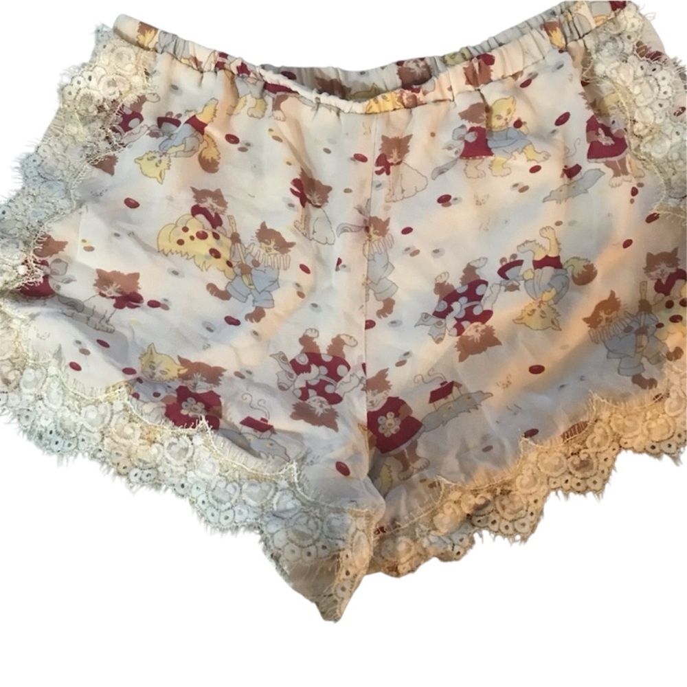 Anna Sui Cream Cat Print Women's Short. Nwot. Worn once. Very good condition.